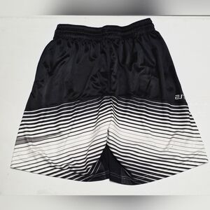 Nike Elite Reveal basketball shorts feature Dri-FIT technology